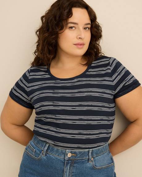 T-shirt imprim&eacute; &agrave; col rond et &agrave; manches courtes, coupe curvy