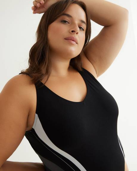 Maillot une-pièce avec bandes ondulées et col en V, tissu responsable - Finz