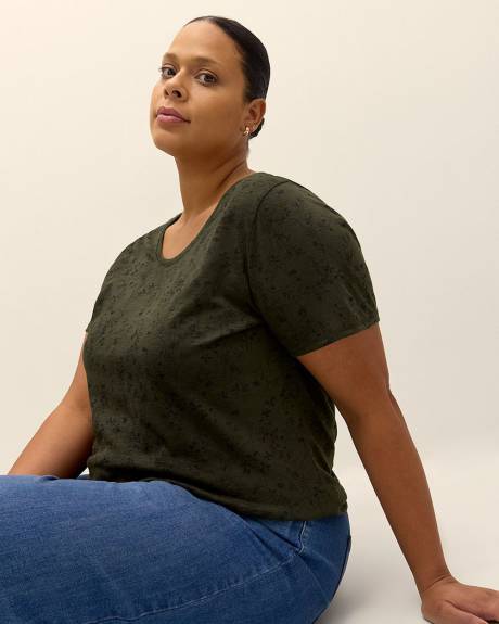 Printed Curvy-Fit Crewneck Tee - PENN. Essentials