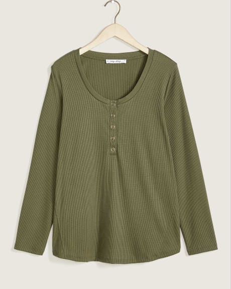 Long-Sleeve Henley Top With Snap Buttons - In Every Story