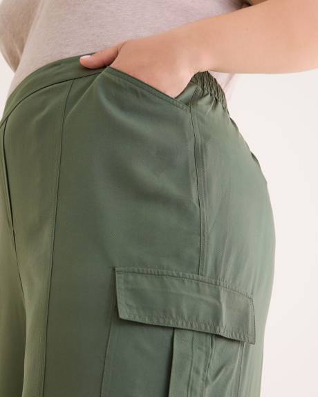 Pantalon cargo écourté à jambe droite avec ourlet réglable