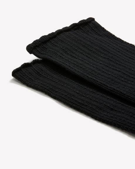 Chaussettes noires textur&eacute;es &agrave; rebord festonn&eacute;