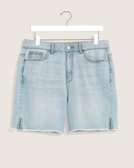 Responsible, Curvy-Fit Frayed Hem Denim Shorts, Light Wash - d/C JEANS