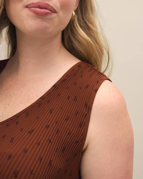 Responsible, Sleeveless A-Line Pleated Blouse