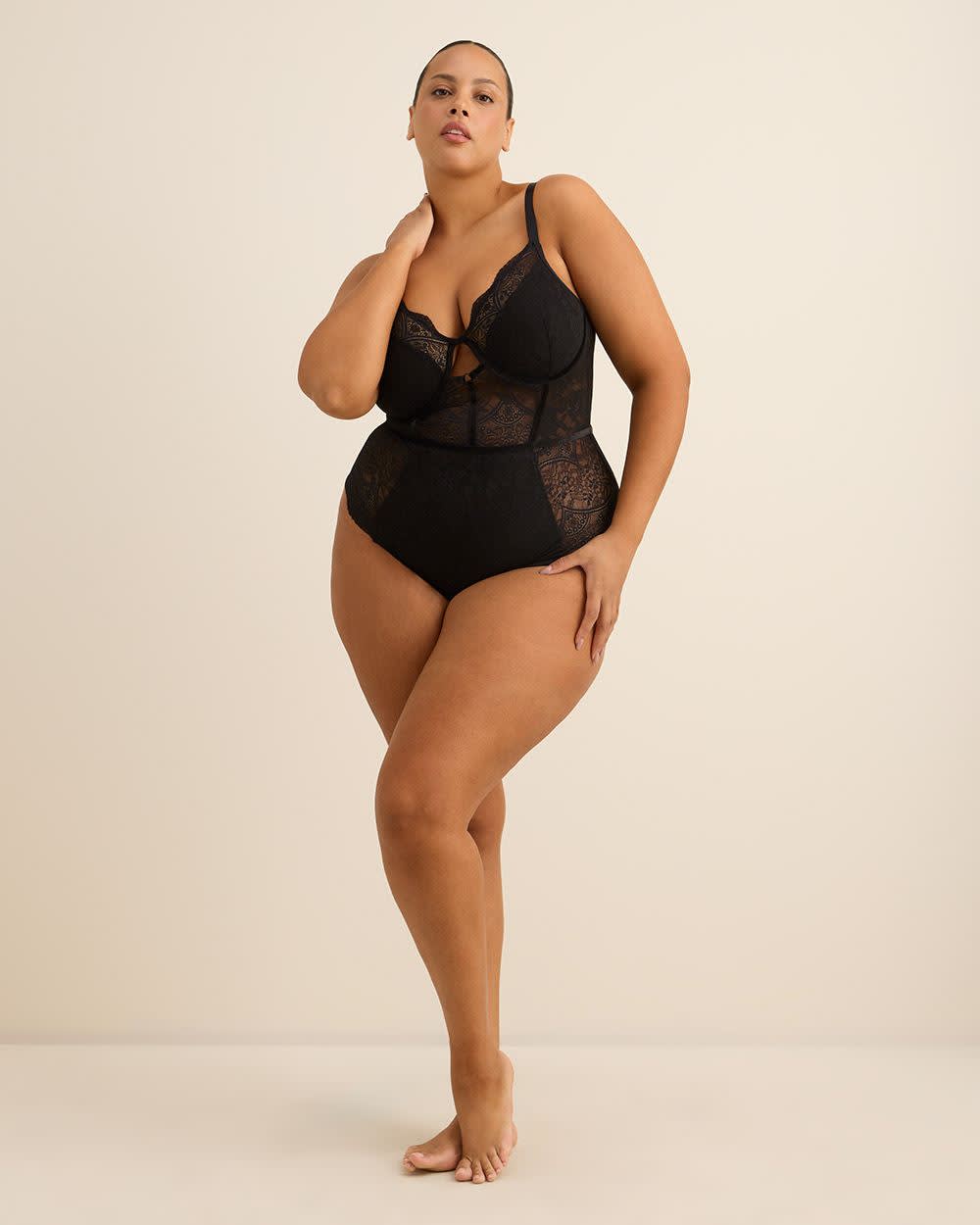 Maillot de corps cheeky noir en dentelle non doublé, avec armatures - Déesse Collection Maillot de corps cheeky noir en dentelle non doublé, avec armatures - Déesse Collection