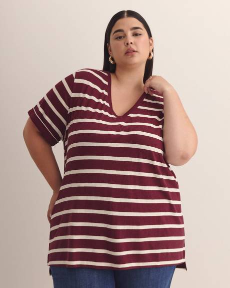 Boyfriend-Fit V-Neck T-Shirt - PENN. Essentials