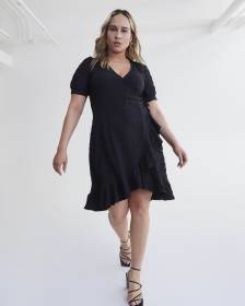 Robe cache-coeur noire à volants - Addition Elle