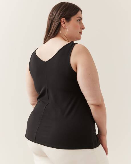 Responsible, Sleeveless Long V-Detailed Neckline Top