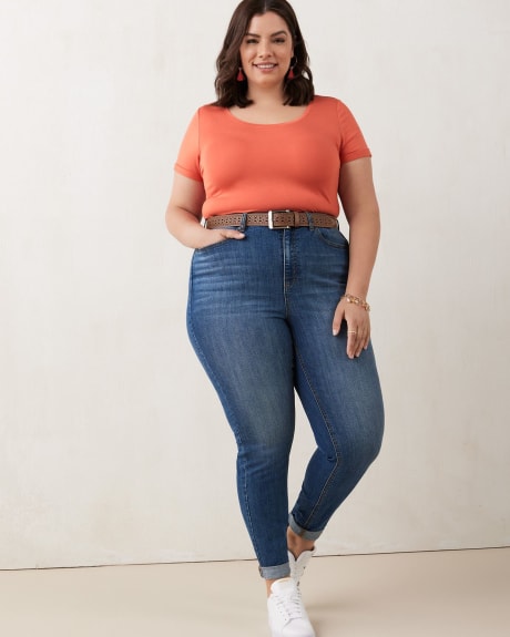 Modern Fit Short Sleeve Scoop Neck Tee - In Every Story