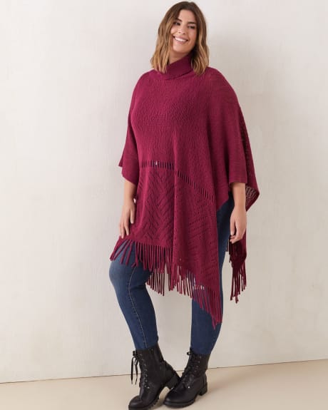 Poncho en tricot avec franges - In Every Story