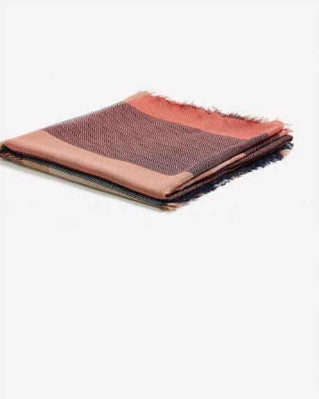 Foulard léger carreauté surdimensionné