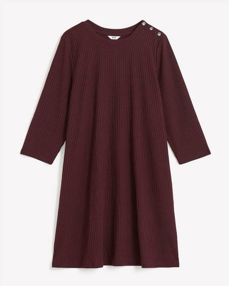Robe mi-longue côtelée et évasée avec boutons à l'épaule