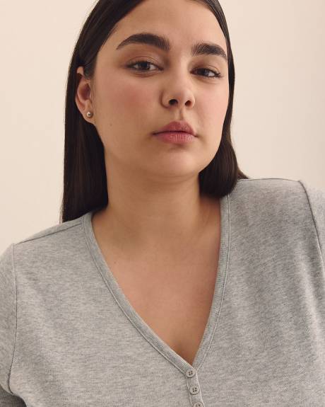 Girlfriend-Fit V-Neck Ribbed Tee - PENN. Essentials Girlfriend-Fit V-Neck Ribbed Tee - PENN. Essentials