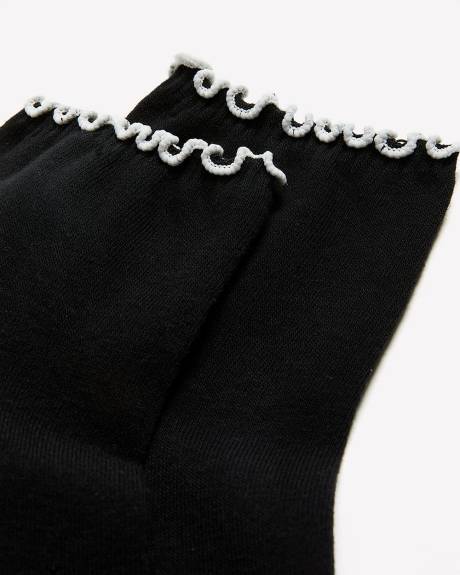Lettuce-Edge Ankle Socks with Contrast Stitch