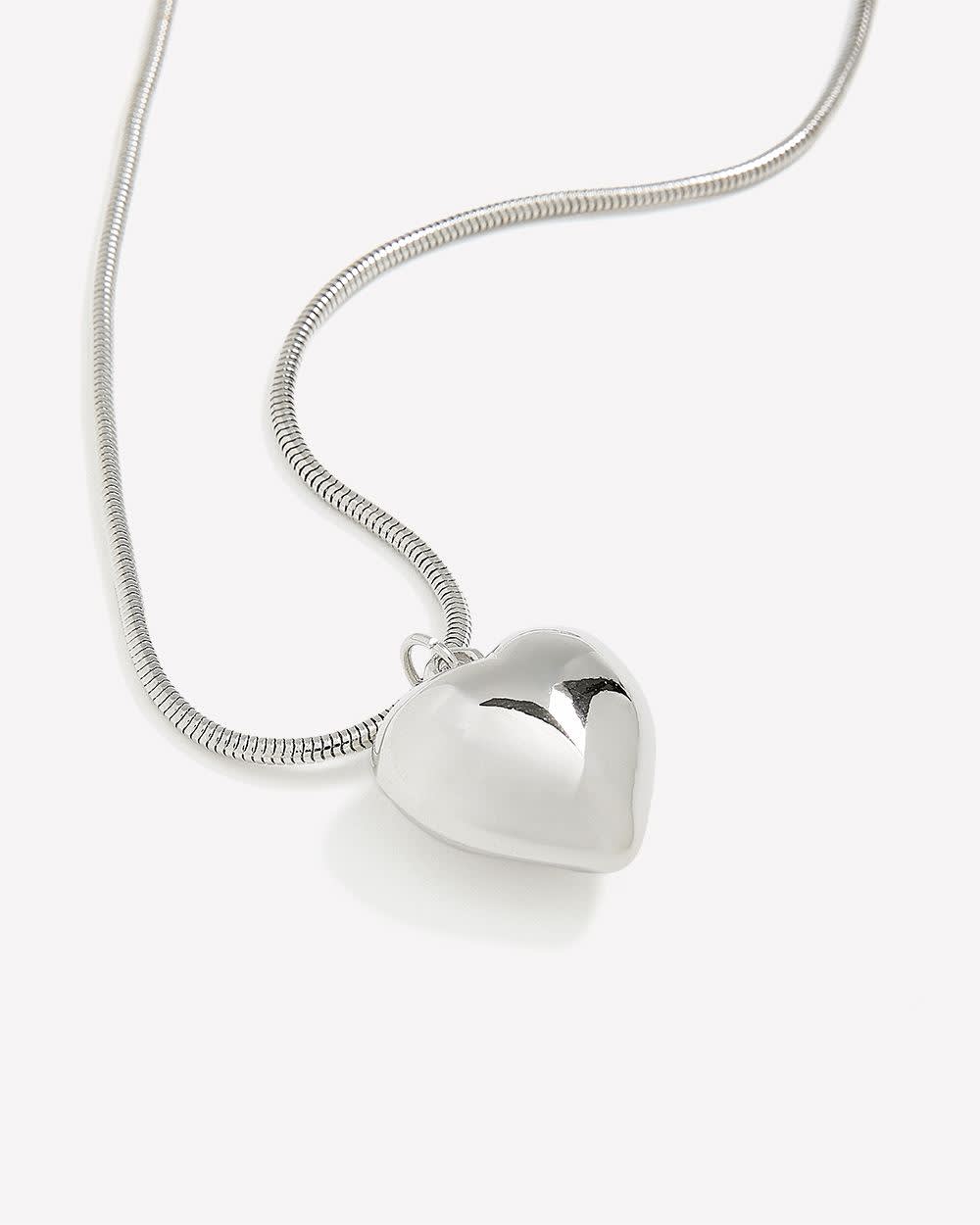 Collier argent&eacute; moyen avec pendentif en coeur gonfl&eacute;
