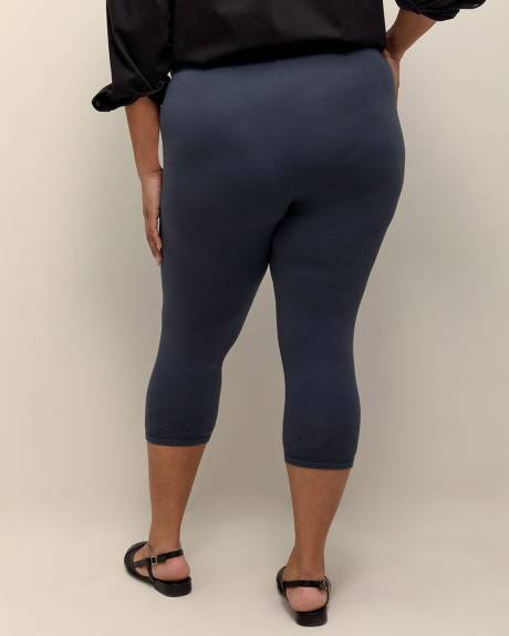 Capri Legging with Eyelet Embroidery at Hem - PENN. Essentials