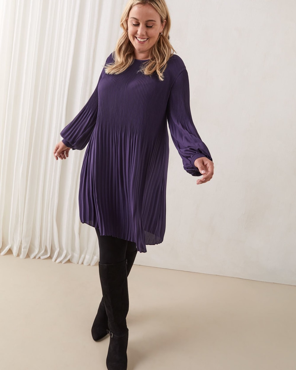 Long-Sleeve Dress With Pleats - In Every Story