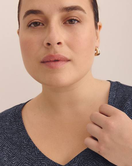 Boyfriend-Fit V-Neck T-Shirt - PENN. Essentials