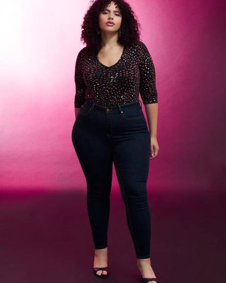 Silhouette-Fit V-Neck T-Shirt - Addition Elle - PENN. Essentials