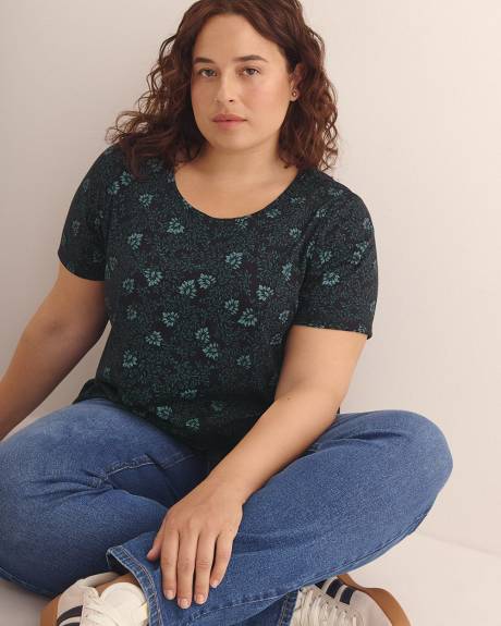 Curvy-Fit Short-Sleeve Tee - PENN. Essentials