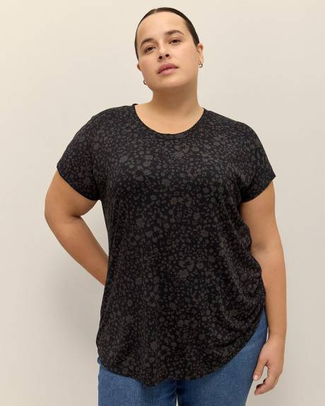 Modern-Fit Crewneck Tee - PENN. Essentials