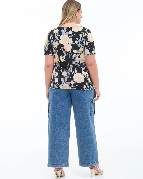 Silhouette-Fit V-Neck T-Shirt - Addition Elle - PENN. Essentials