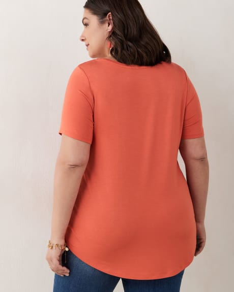 Modern Fit Short Sleeve Scoop Neck Tee - In Every Story