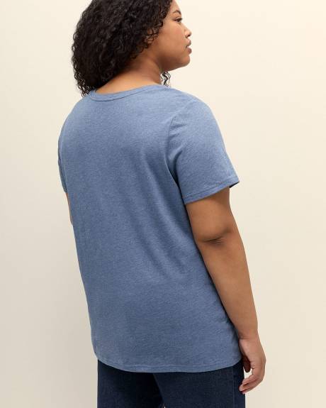 Boyfriend-Fit V-Neck Tee - PENN. Essentials