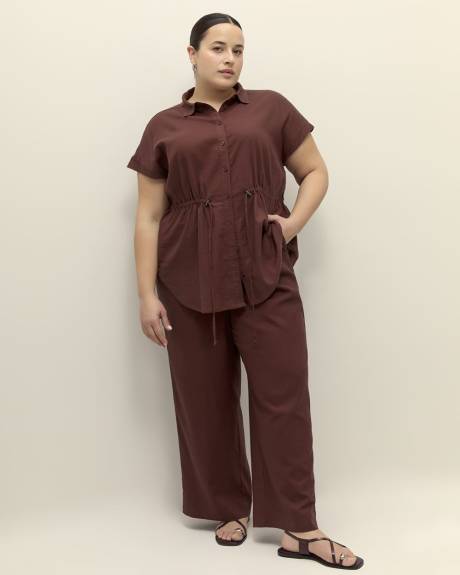 Blouse en mélange de lin à manches courtes et taille cintrée
