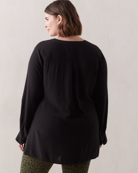 Pop-Over Tunic Blouse With Pockets - In Every Story