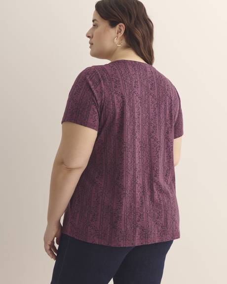 Printed Curvy-Fit Crewneck Tee - PENN. Essentials