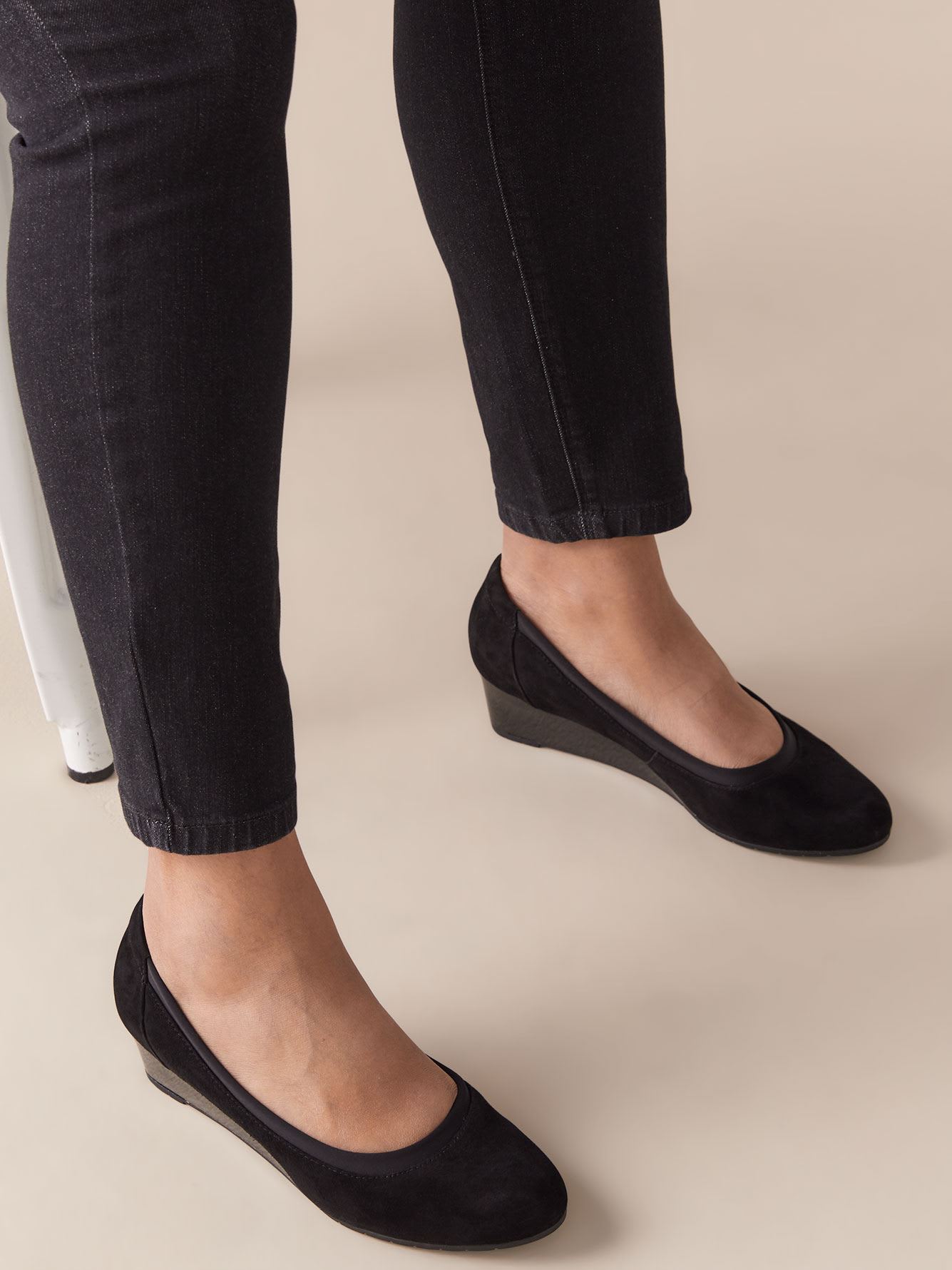 clarks mallory wedge pump