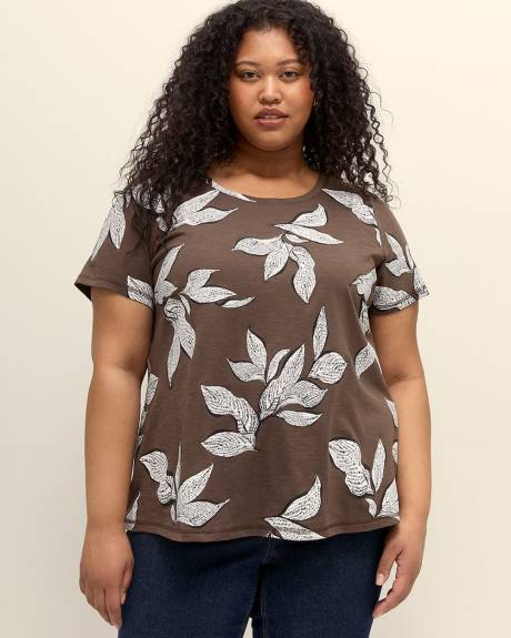 Printed Curvy-Fit Crewneck Tee - PENN. Essentials