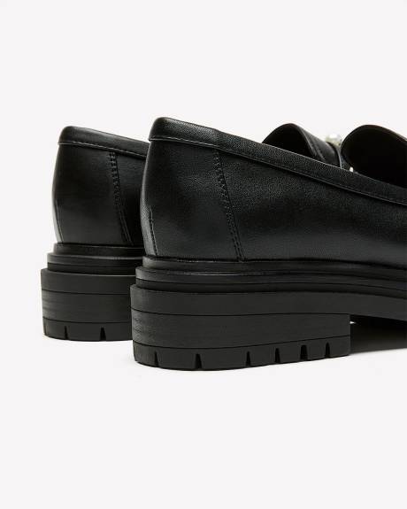 Extra Wide Width, Lug Loafer with Pearl Chain Ornement