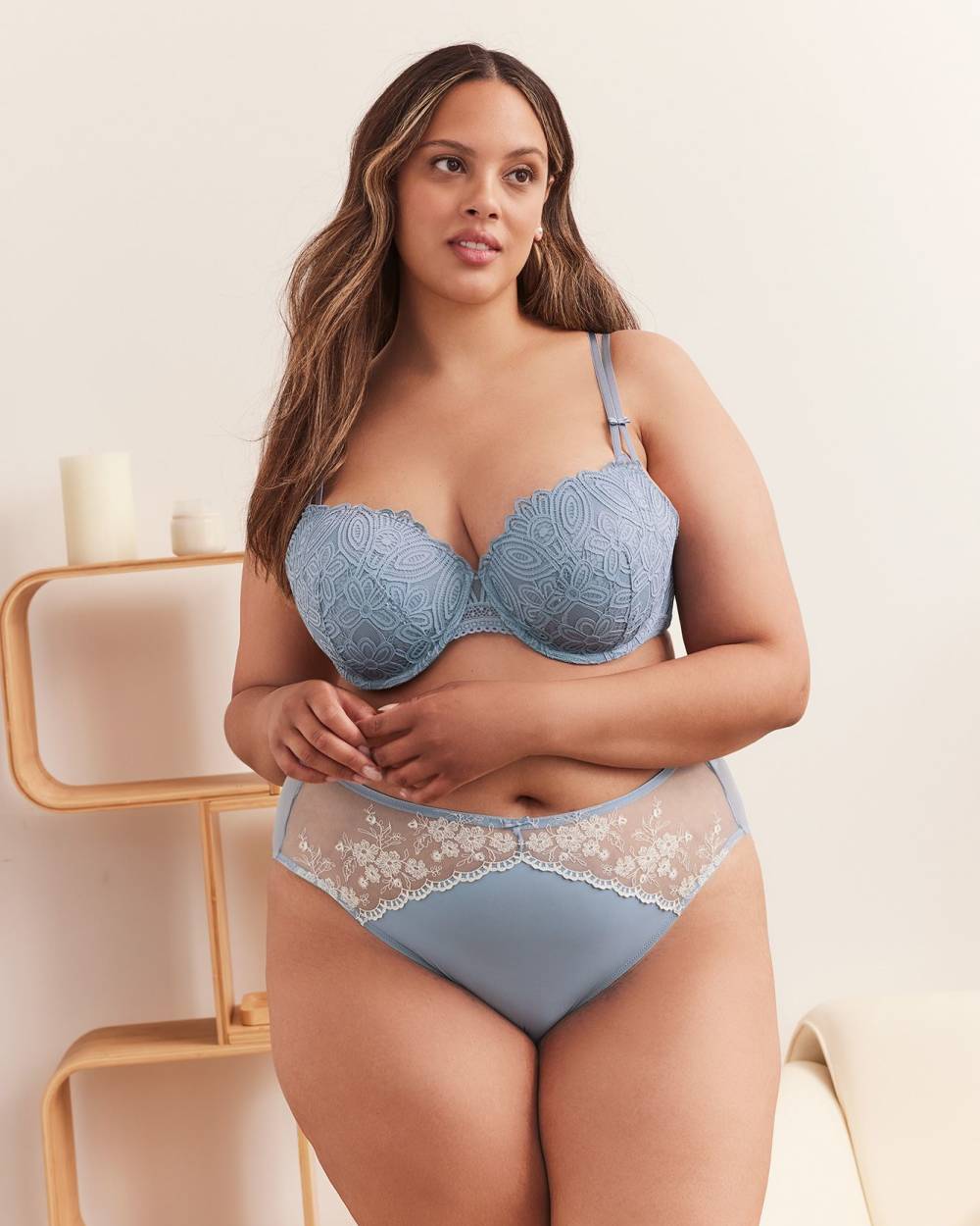 Soutien-gorge balconnet entièrement en dentelle, avec armatures - Déesse Collection