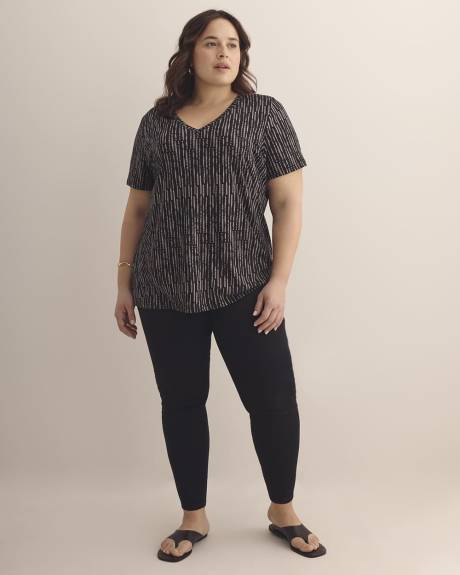 Boyfriend-Fit V-Neck Tee - PENN. Essentials