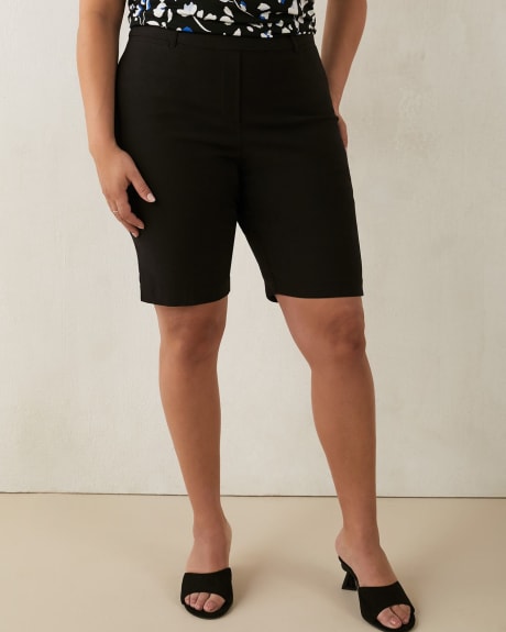 Short uni, coupe ingénieuse, tissu responsible - In Every Story