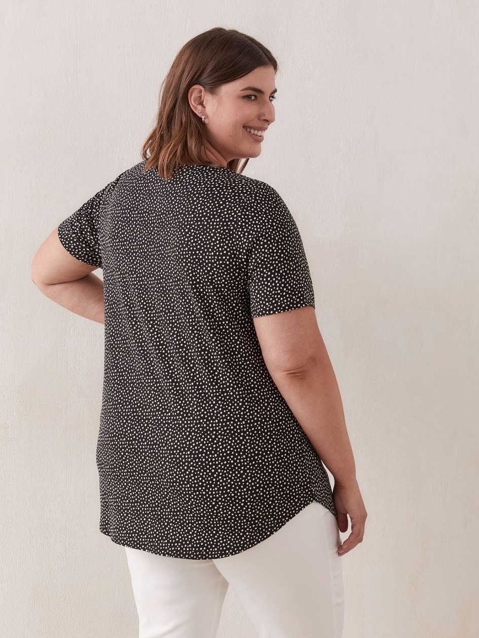 Modern-Fit Scooped Neck Printed Tee - In Every Story