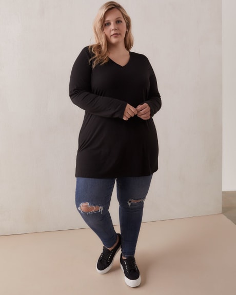 Girlfriend-Fit V-Neck Tunic - In Every Story