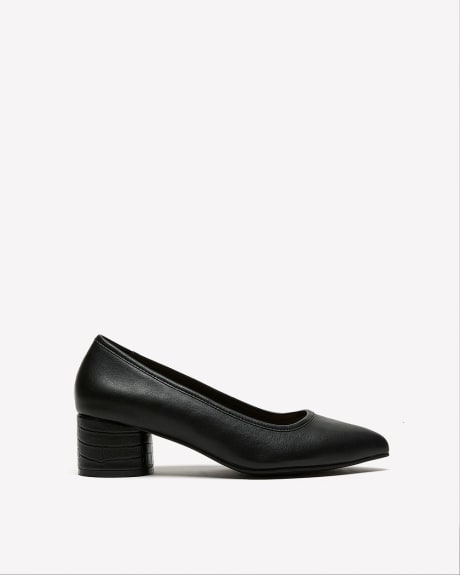 Extra Wide Width, Pointed-Toe Shoe with Cylinder Heel